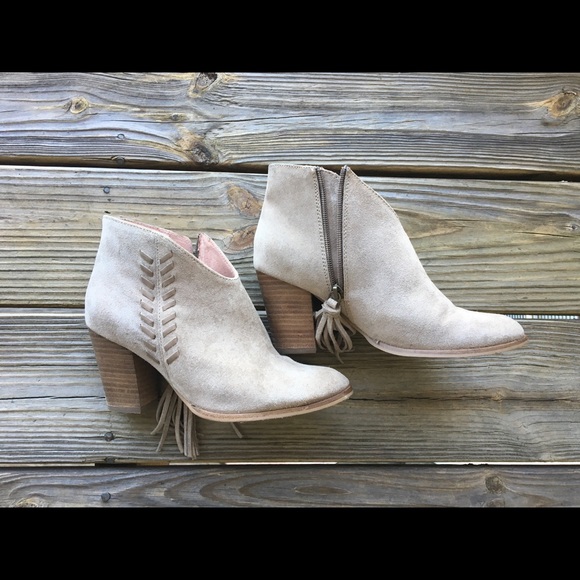 Anthropologie Shoes - Anthropologie Lien Do Monsaraz suede booties